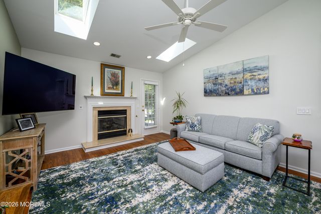 2324 N Chanticleer Court, Toms River, NJ 08755