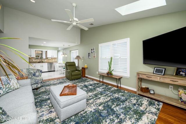 2324 N Chanticleer Court, Toms River, NJ 08755