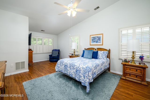 2324 N Chanticleer Court, Toms River, NJ 08755