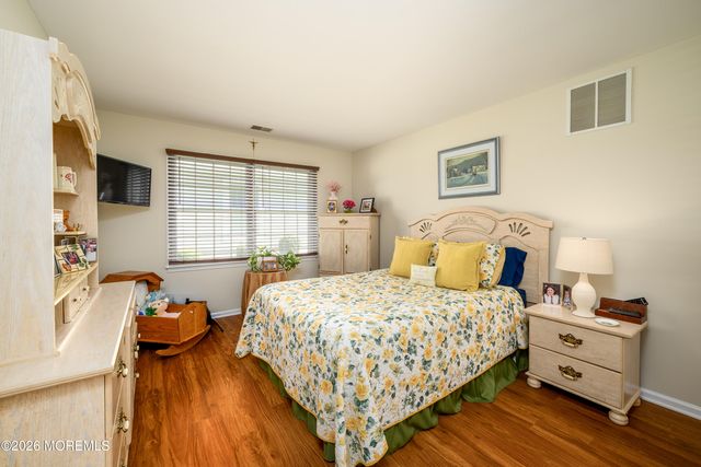 2324 N Chanticleer Court, Toms River, NJ 08755