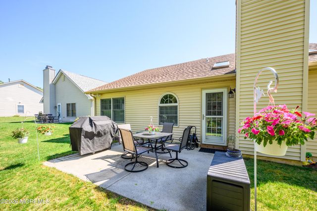 2324 N Chanticleer Court, Toms River, NJ 08755