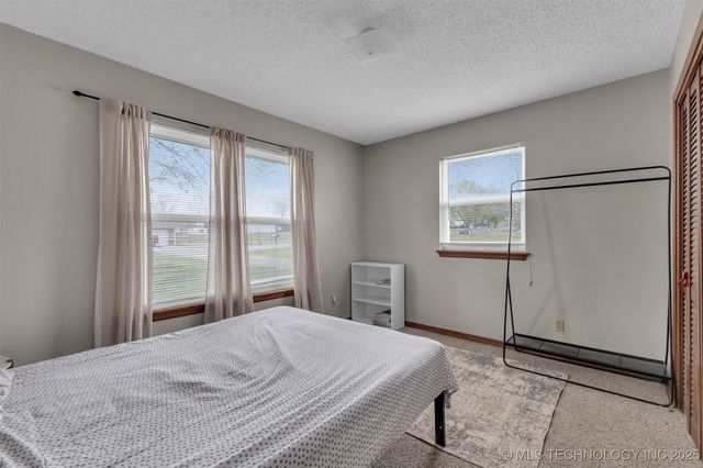 11777 E Oak Street, Claremore, OK 74019