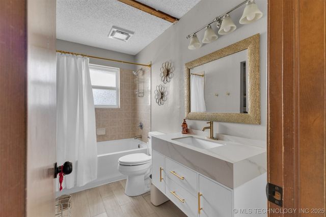 11777 E Oak Street, Claremore, OK 74019