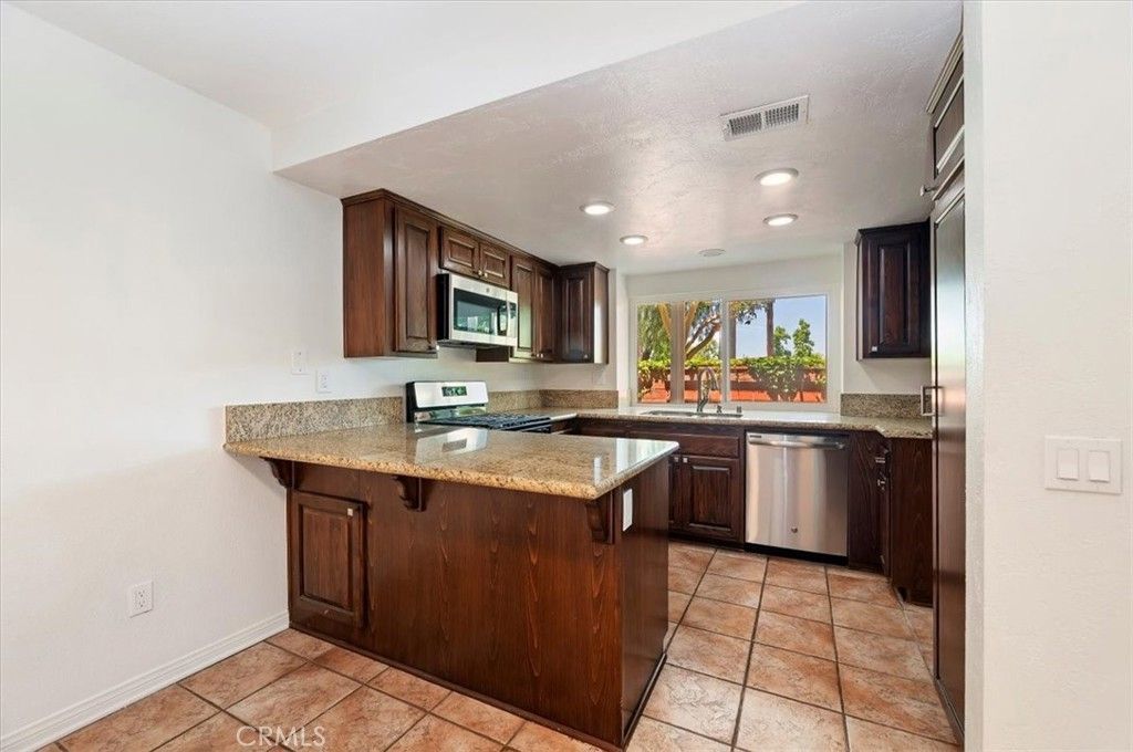 Image 13 of property listing at 941 Inn Keeper D, Corona, CA 92881