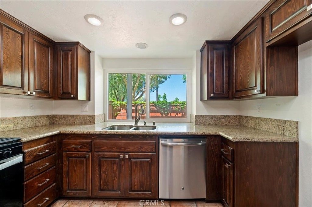 Image 15 of property listing at 941 Inn Keeper D, Corona, CA 92881