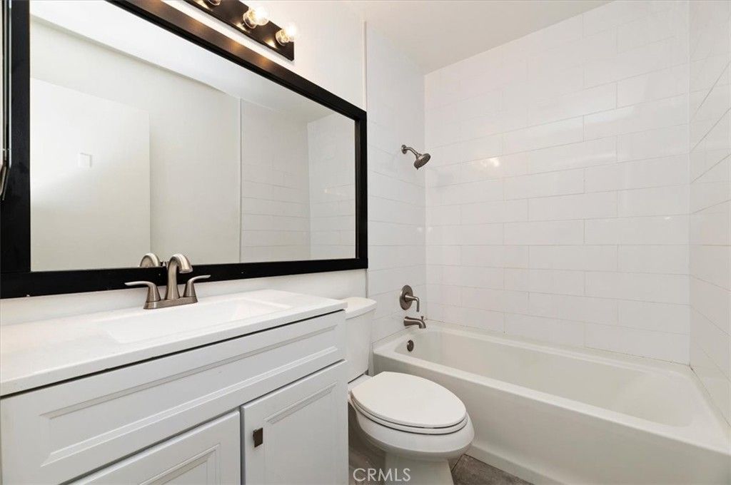 Image 22 of property listing at 941 Inn Keeper D, Corona, CA 92881