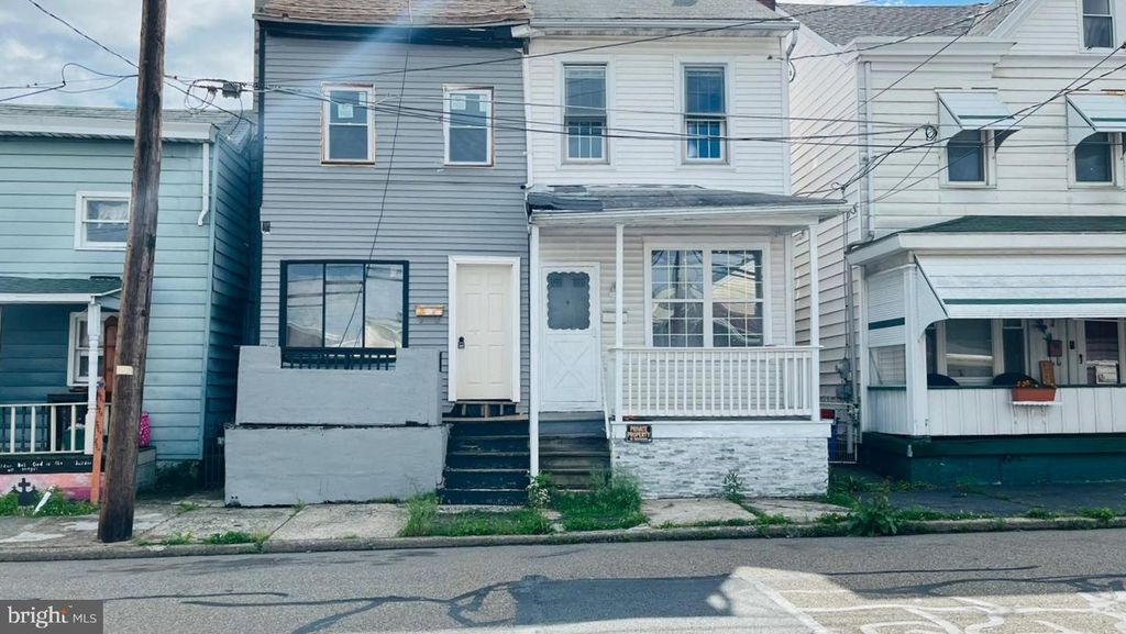 34 N 3RD STREET, Saint Clair, PA 17970