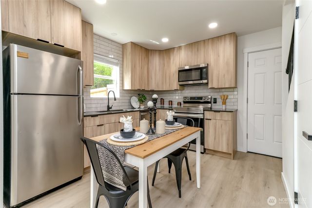 1408 Price Rd, Bremerton, WA 98312