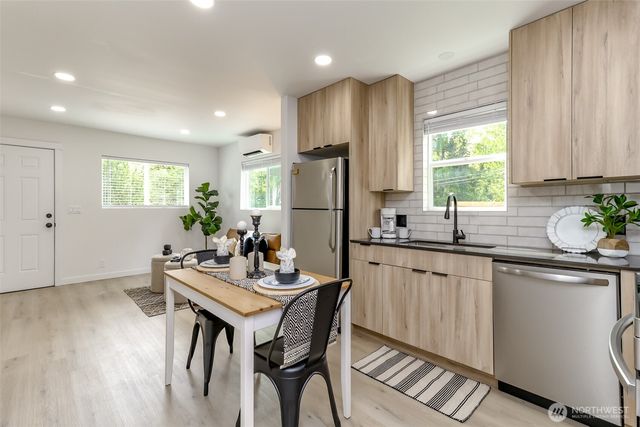 1408 Price Rd, Bremerton, WA 98312