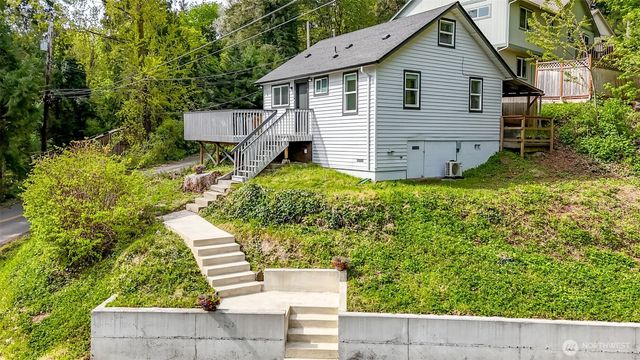 1408 Price Rd, Bremerton, WA 98312