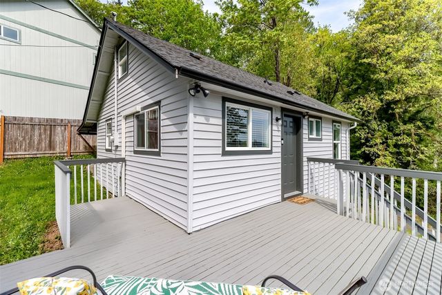 1408 Price Rd, Bremerton, WA 98312