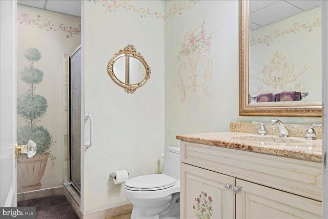 5 GLEN EAGLES DR, New Hope, PA 18938