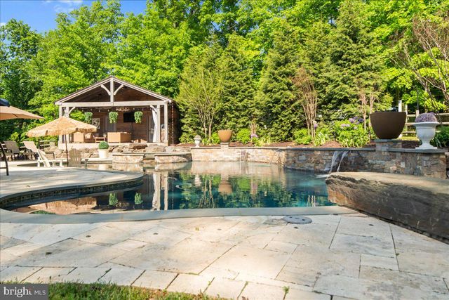 5 GLEN EAGLES DR, New Hope, PA 18938