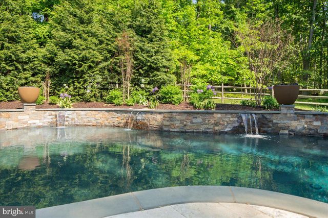 5 GLEN EAGLES DR, New Hope, PA 18938