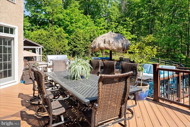 5 GLEN EAGLES DR, New Hope, PA 18938