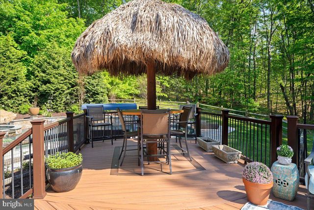 5 GLEN EAGLES DR, New Hope, PA 18938