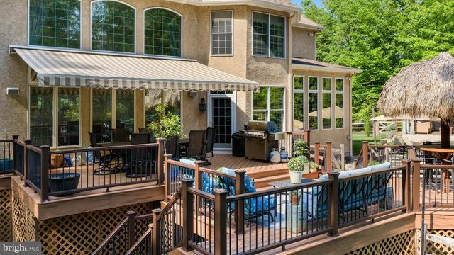 5 GLEN EAGLES DR, New Hope, PA 18938