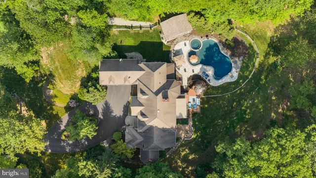 5 GLEN EAGLES DR, New Hope, PA 18938