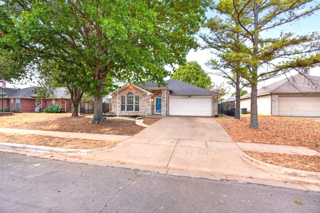 1150 Marc Street, Burleson, TX 76028 — photo 2