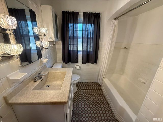 5710 Washington Avenue, Evansville, IN 47715