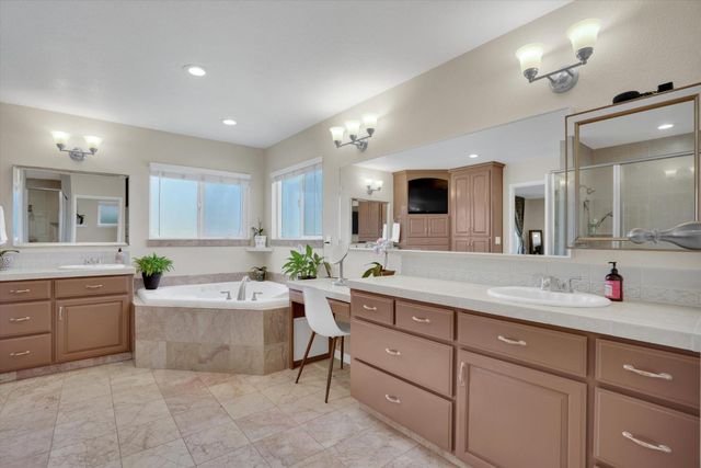 1177 Pine St, Manteca, CA 95336