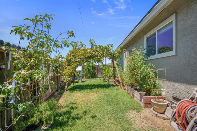 1177 Pine St, Manteca, CA 95336