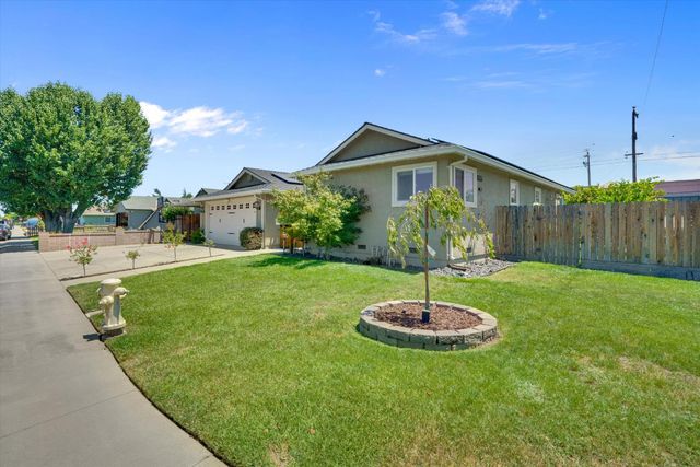 1177 Pine St, Manteca, CA 95336