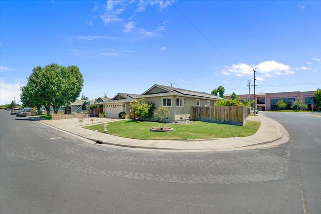 1177 Pine St, Manteca, CA 95336