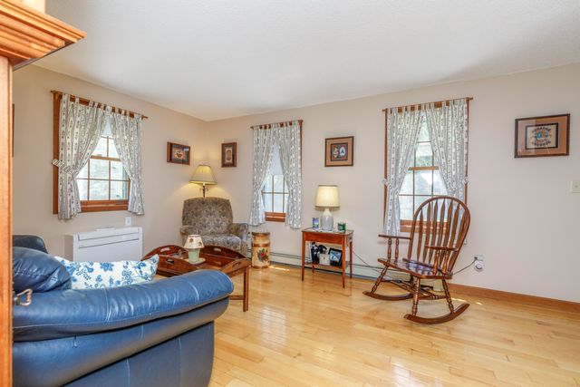8 Freedom Acres Drive, Concord, NH 03301