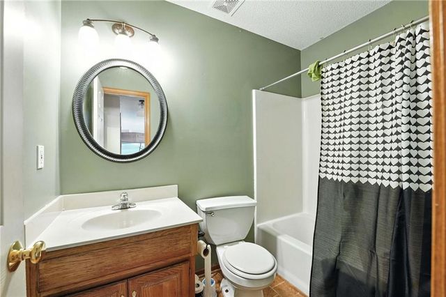 7218 N Lewis Avenue, Kansas City, MO 64158