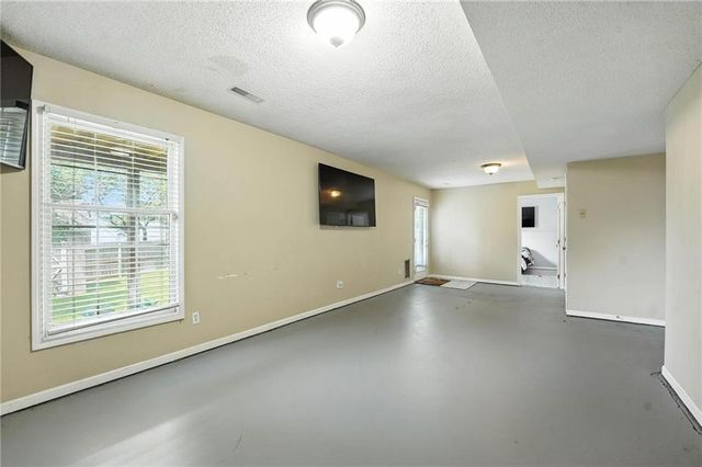 7218 N Lewis Avenue, Kansas City, MO 64158