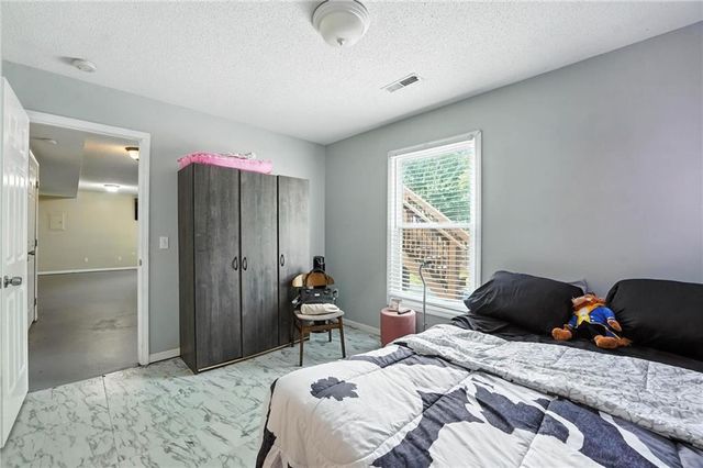 7218 N Lewis Avenue, Kansas City, MO 64158