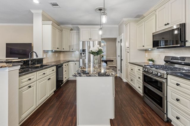 8212 Steamers Lane, Frisco, TX 75035