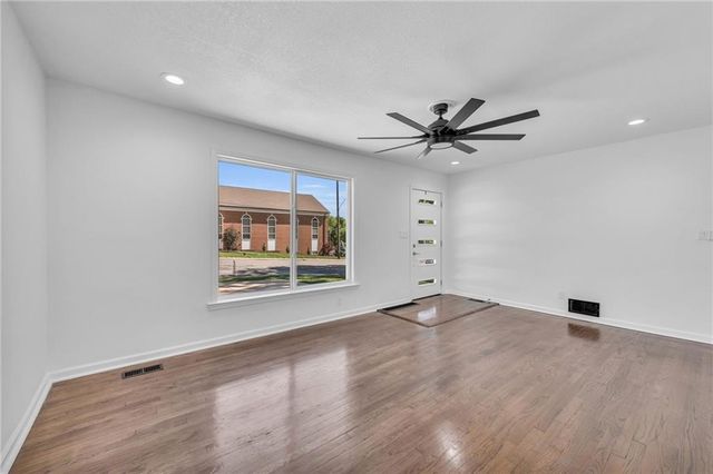 4709 W 75TH Street, Prairie Village, KS 66208