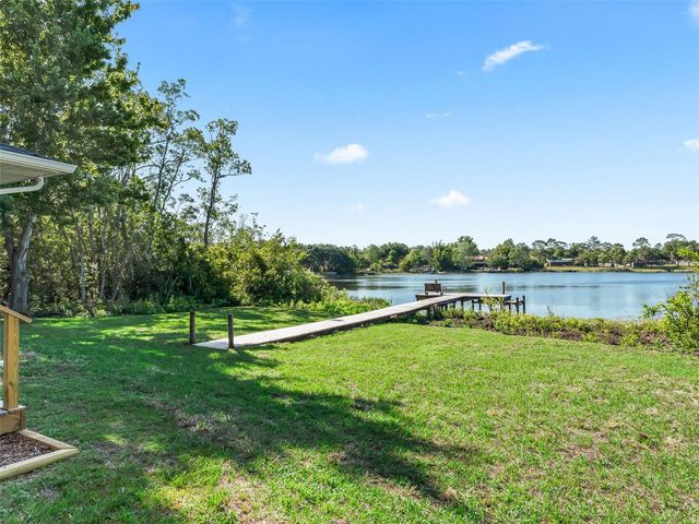 214 FISHER RUN, Ocklawaha, FL 32179