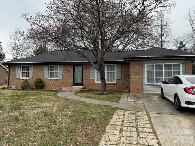 8027 Country Oaks Road, Charlotte, NC 28227