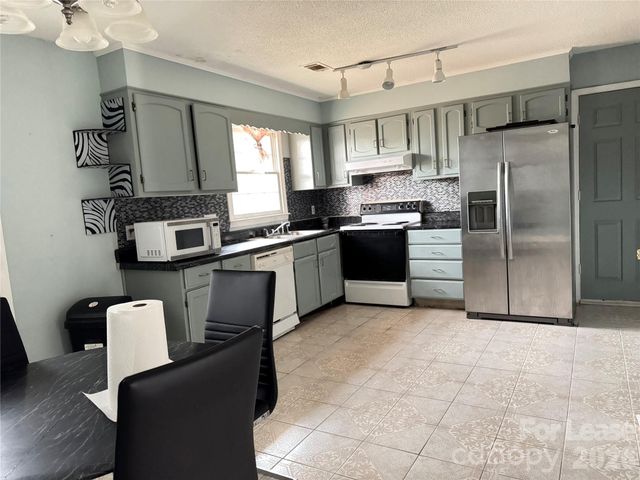 8027 Country Oaks Road, Charlotte, NC 28227