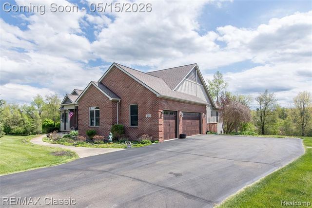 4144 Meadow Hills Drive, Pinckney, MI 48169