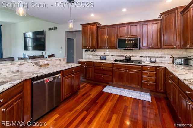 4144 Meadow Hills Drive, Pinckney, MI 48169