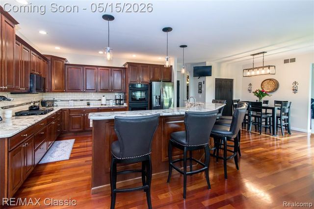 4144 Meadow Hills Drive, Pinckney, MI 48169
