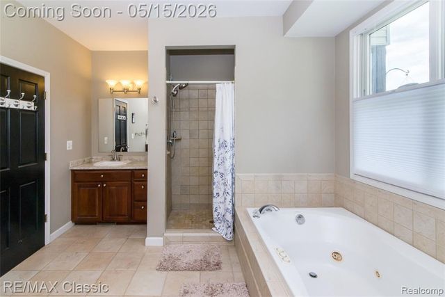 4144 Meadow Hills Drive, Pinckney, MI 48169