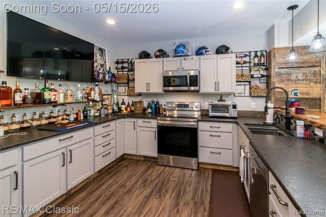 4144 Meadow Hills Drive, Pinckney, MI 48169