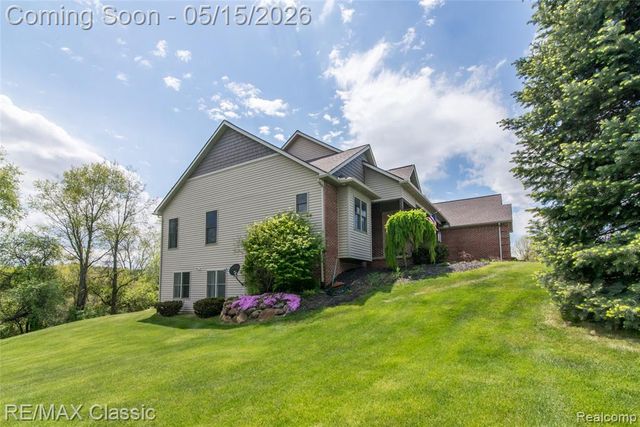 4144 Meadow Hills Drive, Pinckney, MI 48169