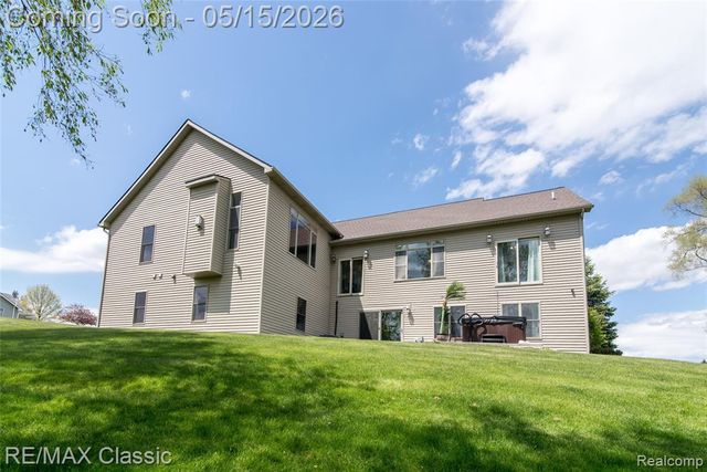 4144 Meadow Hills Drive, Pinckney, MI 48169