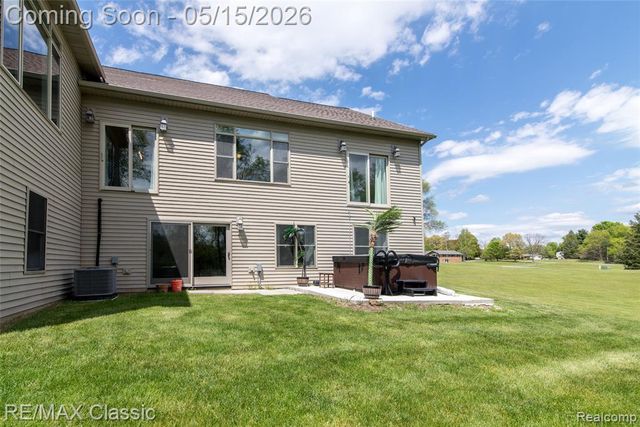 4144 Meadow Hills Drive, Pinckney, MI 48169