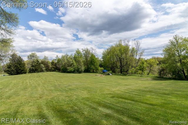 4144 Meadow Hills Drive, Pinckney, MI 48169