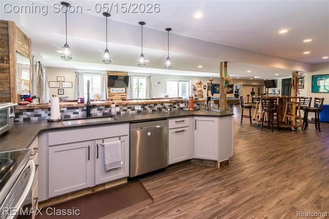 4144 Meadow Hills Drive, Pinckney, MI 48169