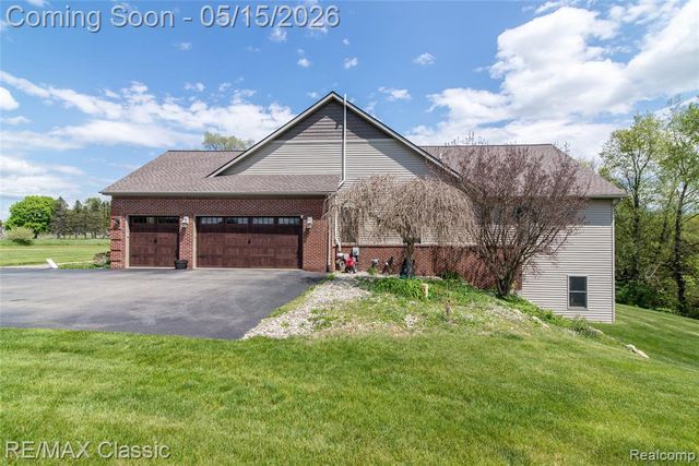 4144 Meadow Hills Drive, Pinckney, MI 48169