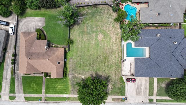 10004 Stoneleigh Drive, Benbrook, TX 76126