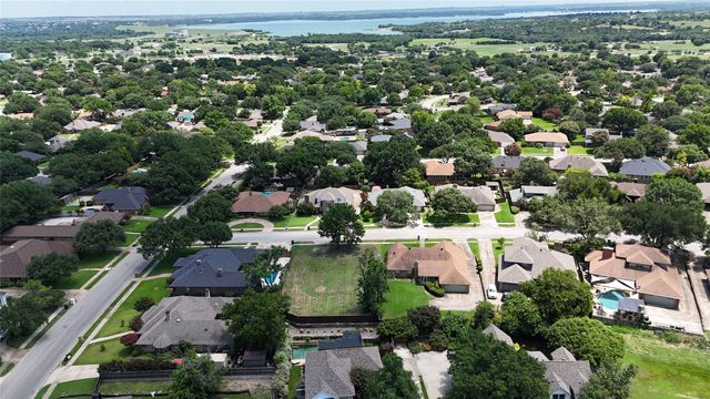 10004 Stoneleigh Drive, Benbrook, TX 76126